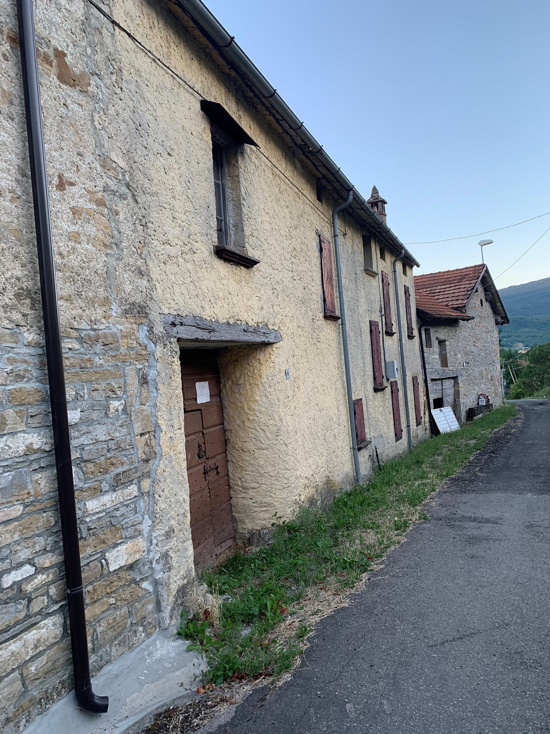 Picture of a house in an Italian village.