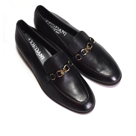 Black loafers with gold chain details on a white background, featuring the brand 'Cordani'.