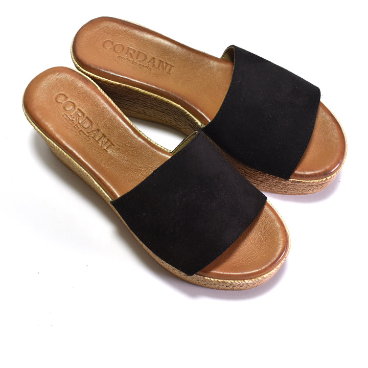 Pair of sandals with black bands and brown soles on a white background, featuring the Cordani brand.