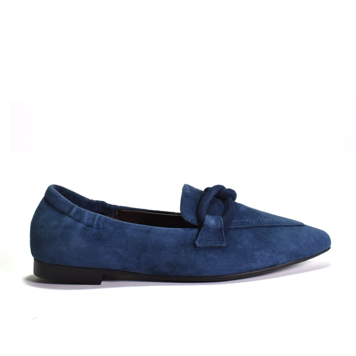 Ballet flat with pointed toe