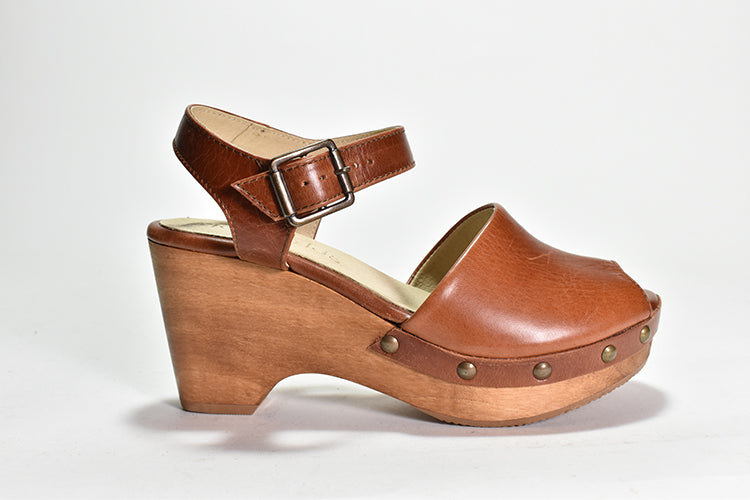 brown leather Peep-toe clog sandal with adjustable buckle